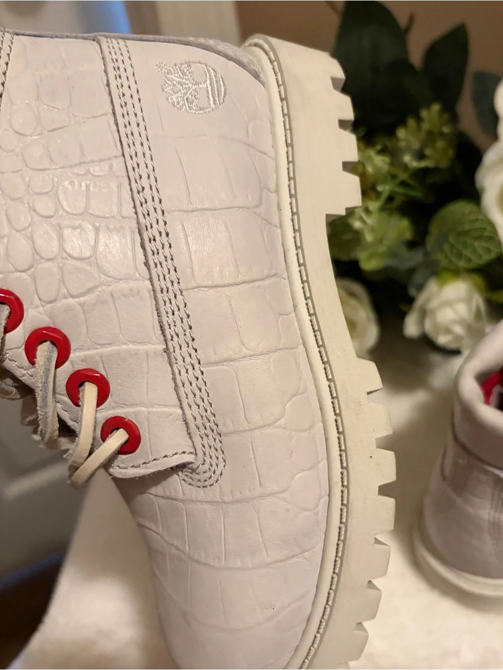 Timberland Kids White Croc Embossed Boots Red Lining Size 10.5 Toddler EUC